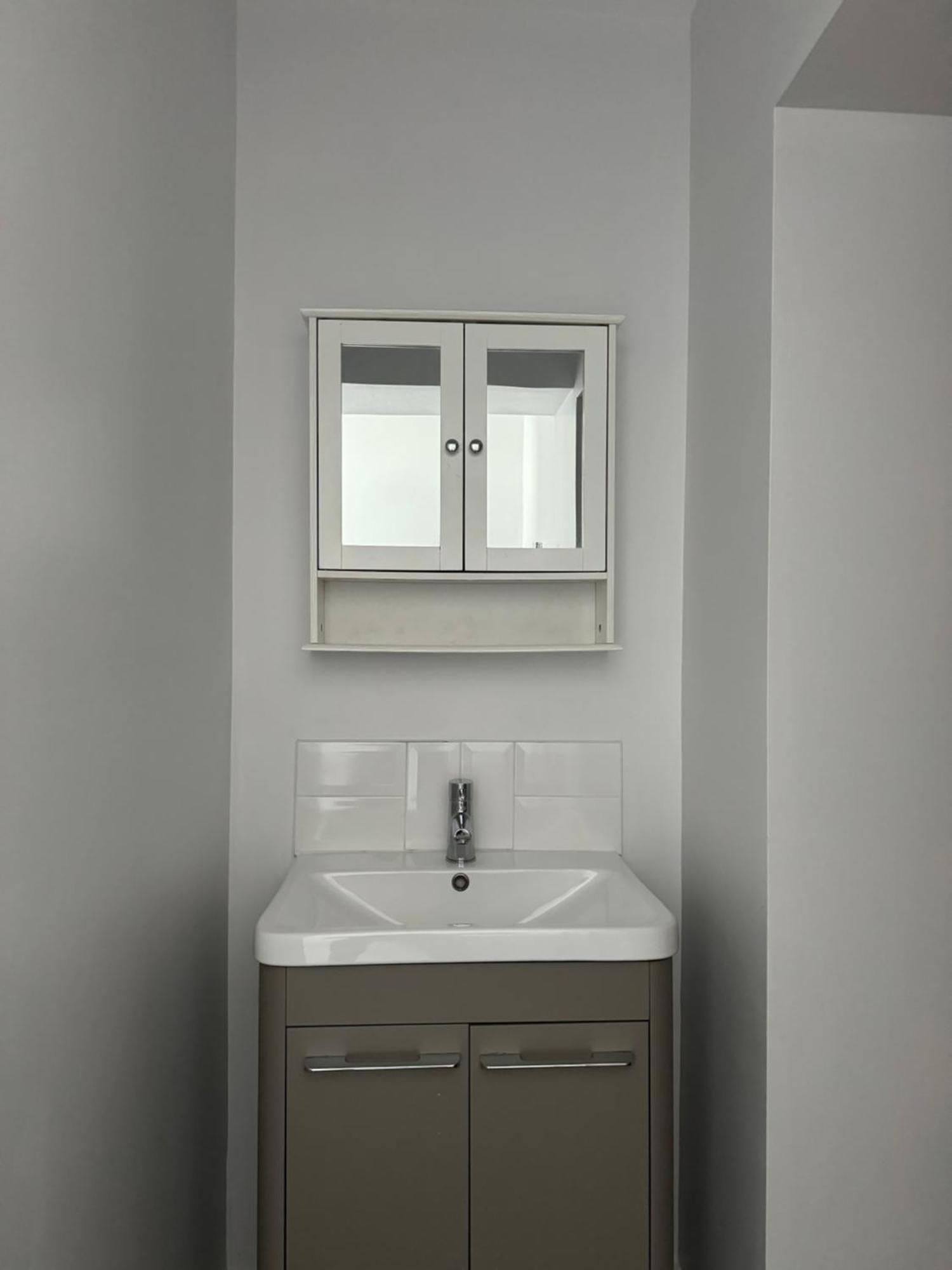 Armyn House Apartments, Your Coastal Escape In 팰머스 외부 사진