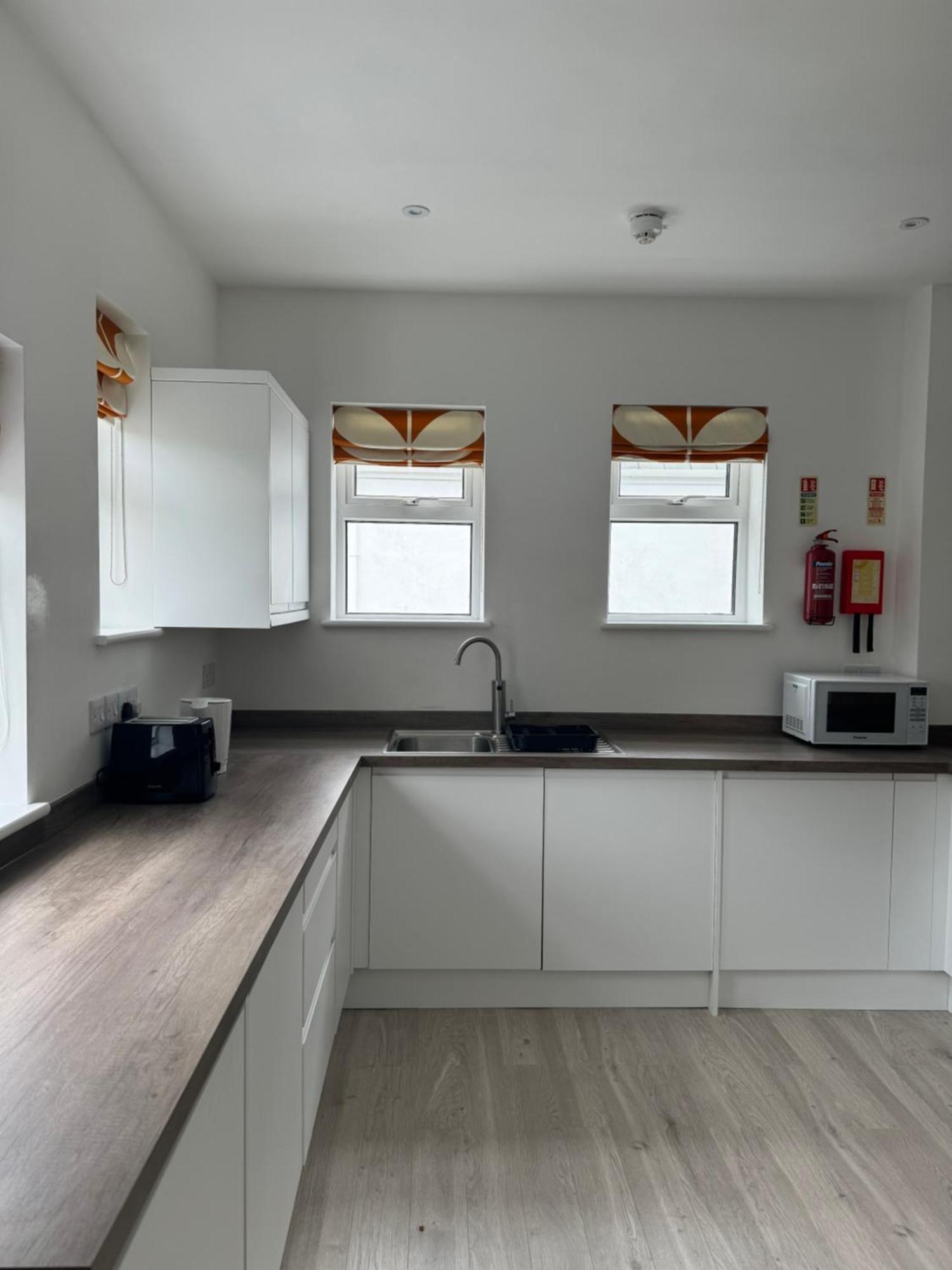 Armyn House Apartments, Your Coastal Escape In 팰머스 외부 사진