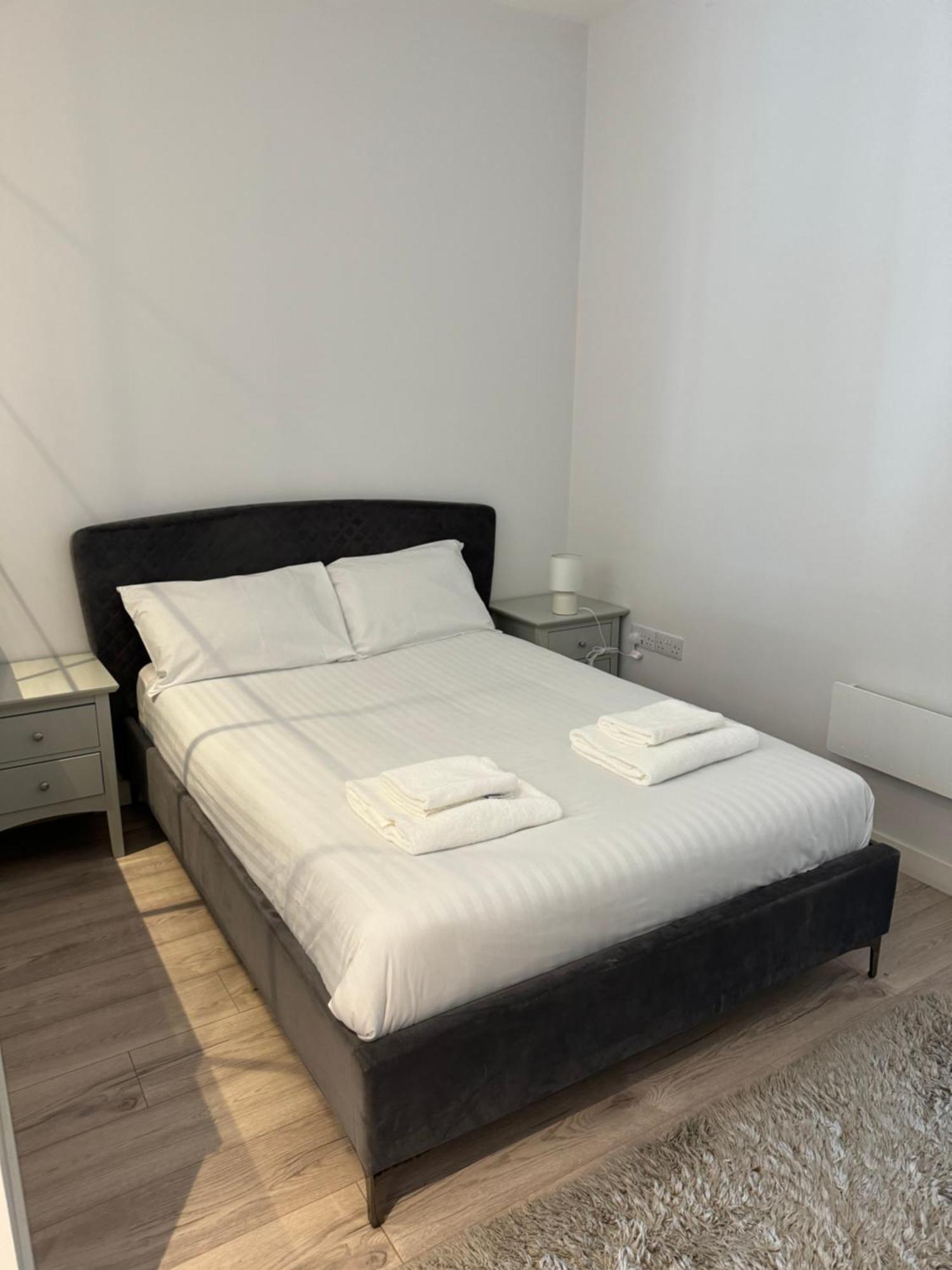 Armyn House Apartments, Your Coastal Escape In 팰머스 외부 사진