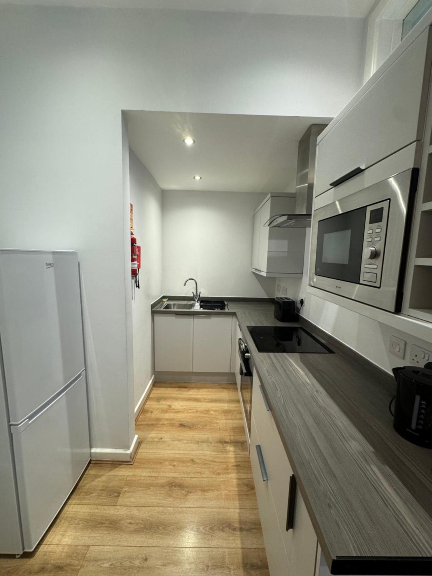 Armyn House Apartments, Your Coastal Escape In 팰머스 외부 사진
