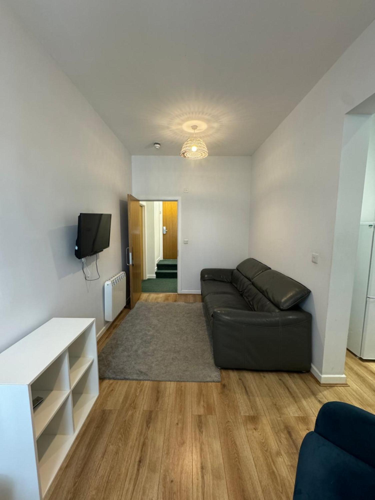 Armyn House Apartments, Your Coastal Escape In 팰머스 외부 사진