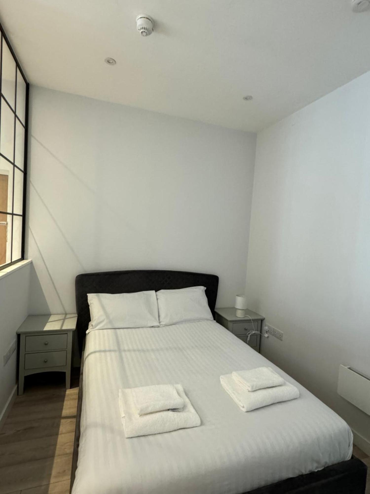 Armyn House Apartments, Your Coastal Escape In 팰머스 외부 사진