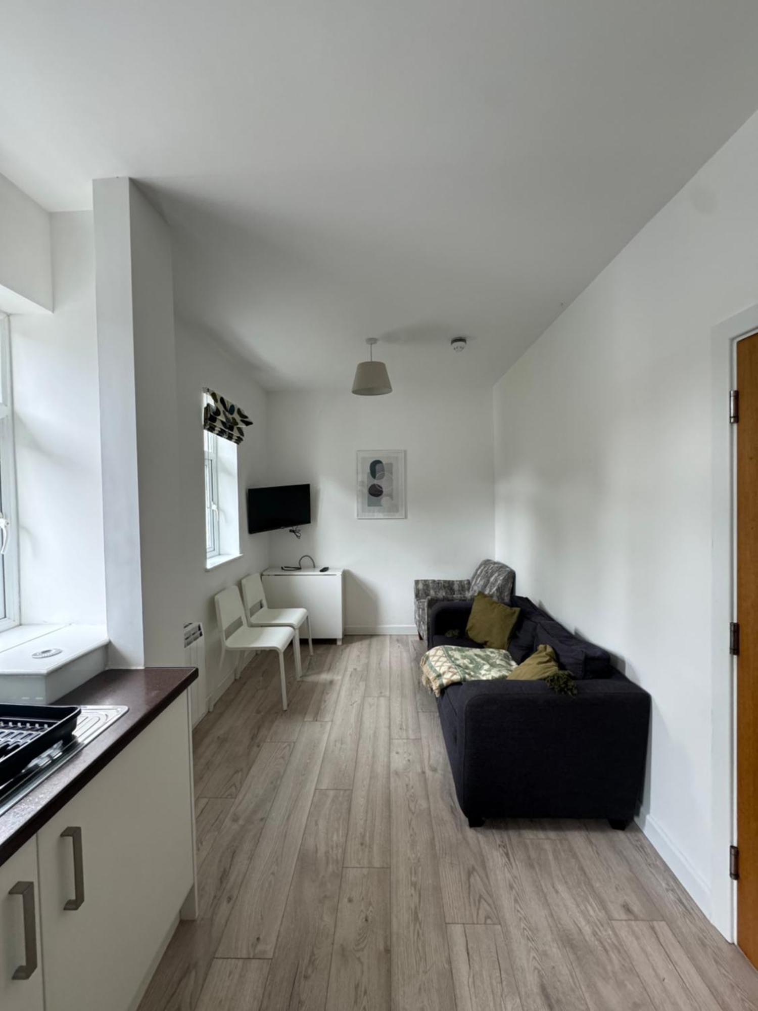 Armyn House Apartments, Your Coastal Escape In 팰머스 외부 사진