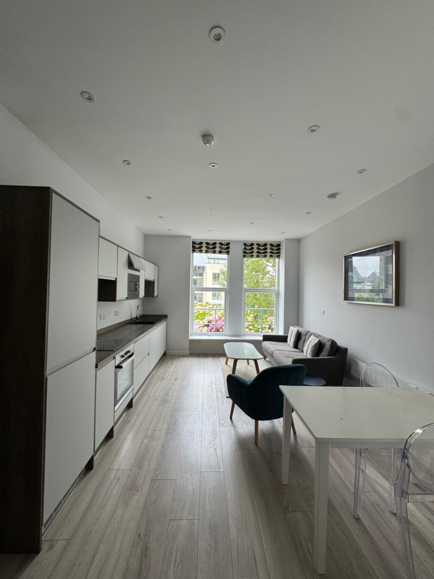 Armyn House Apartments, Your Coastal Escape In 팰머스 외부 사진