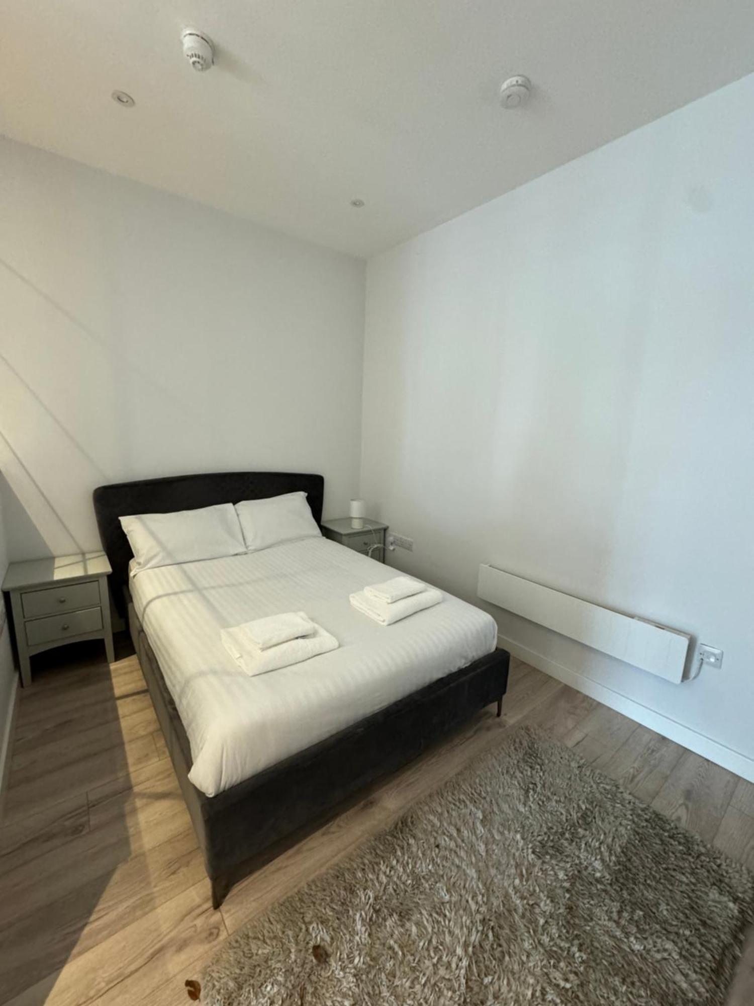 Armyn House Apartments, Your Coastal Escape In 팰머스 외부 사진