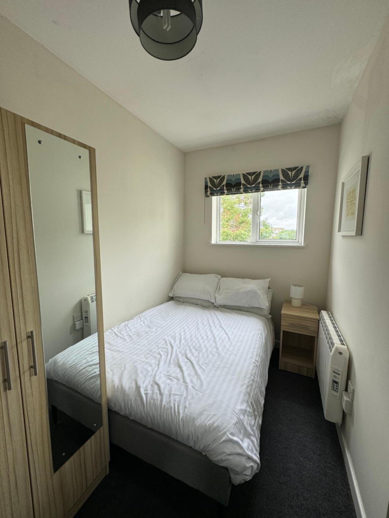 Armyn House Apartments, Your Coastal Escape In 팰머스 외부 사진